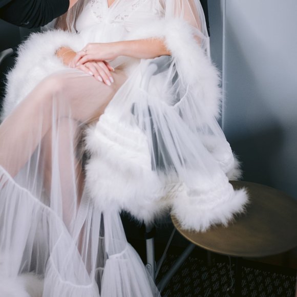 Like New Catherine D'Lish Bridal Extra Deluxe White "Cassandra" Dressing Gown - Picture 7 of 8